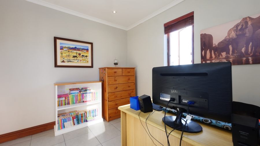 5 Bedroom Property for Sale in Bredasdorp Western Cape